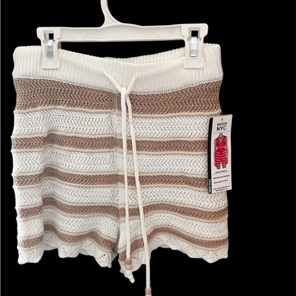 Maison NYC Women's Striped Knit Shorts - White and Tan